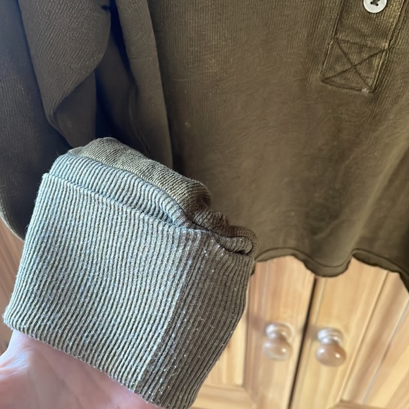 Universal Threads long sleeve - Picture 3 of 5